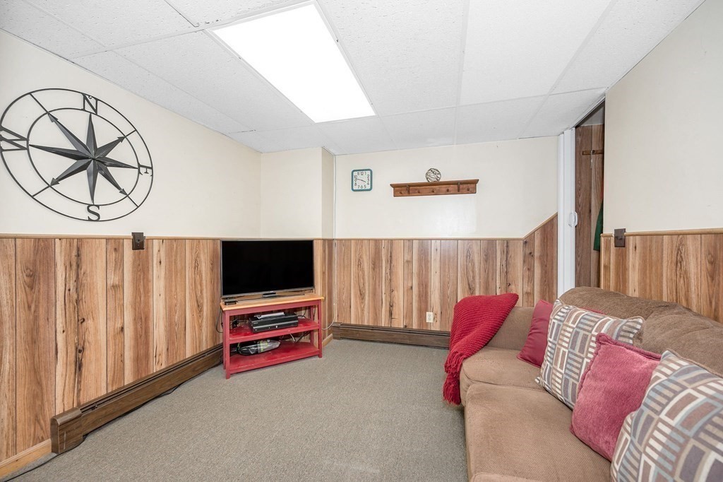 6 Oakland Road Reading, MA 01867 - Photo 19 of 34 Gallery Image 19