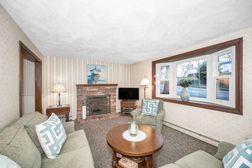 6 Oakland Road Reading, MA 01867 - Photo 3 of 34 Gallery Image 3