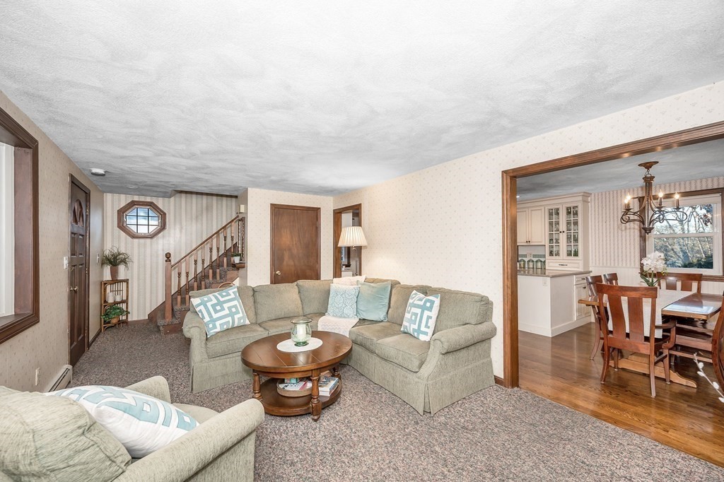 6 Oakland Road Reading, MA 01867 - Photo 4 of 34 Gallery Image 4