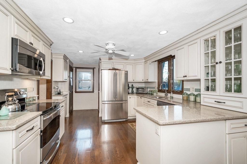 6 Oakland Road Reading, MA 01867 - Photo 7 of 34 Gallery Image 7