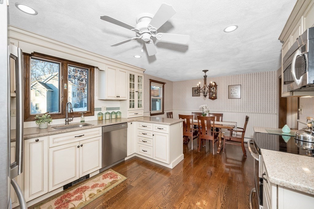 6 Oakland Road Reading, MA 01867 - Photo 8 of 34 Gallery Image 8