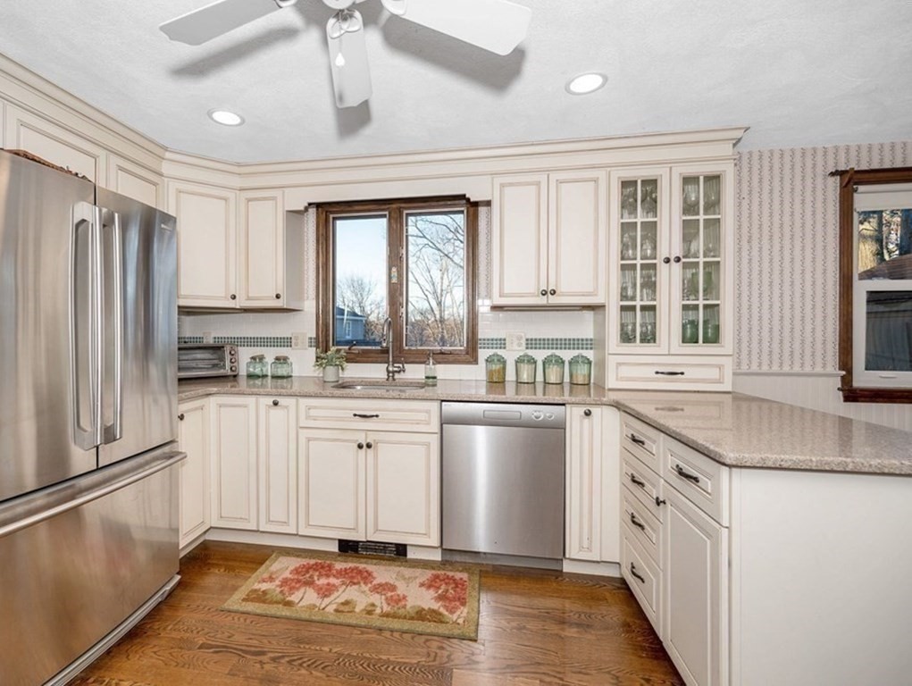 6 Oakland Road Reading, MA 01867 - Photo 9 of 34 Gallery Image 9