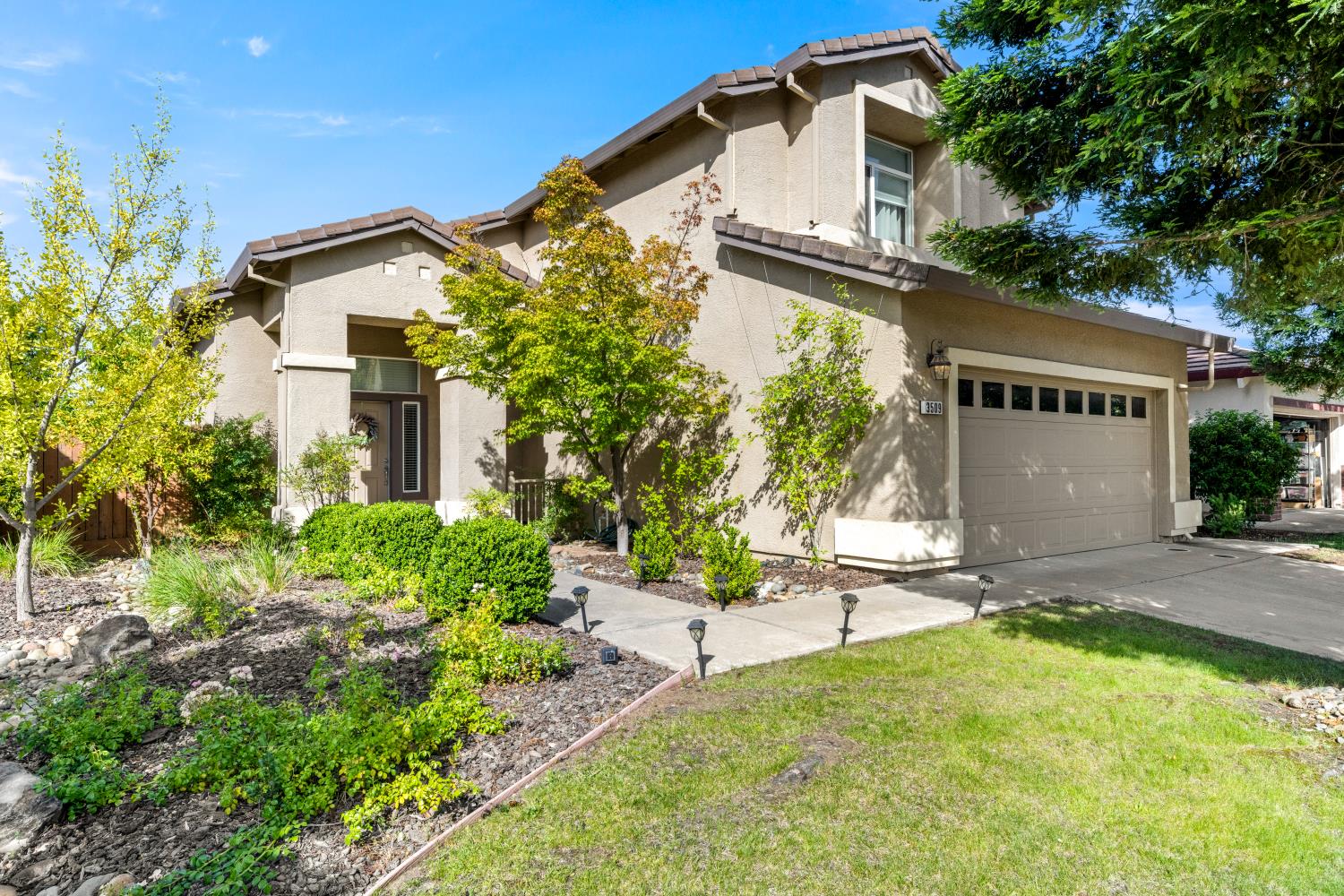3509 Riojo Way Rancho Cordova, CA 95670 - Photo 2 of 41