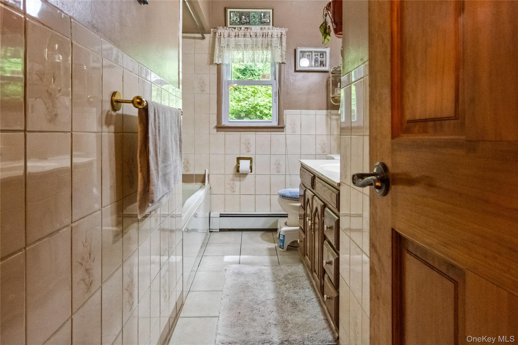 36 Rochambeau Road Garrison, NY 10524 - Photo 22 of 39 Main floor bathroom with linen closet
