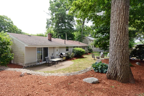 237 Maureen Road Bellingham, MA 02019 - Photo 3 of 23 Gallery Image 3