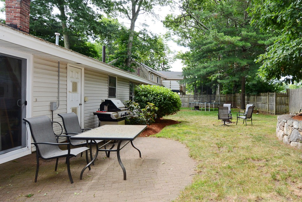 237 Maureen Road Bellingham, MA 02019 - Photo 5 of 23 Gallery Image 5