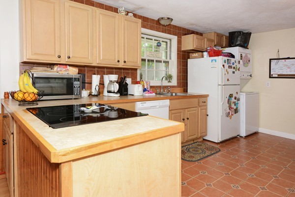 237 Maureen Road Bellingham, MA 02019 - Photo 8 of 23 Gallery Image 8