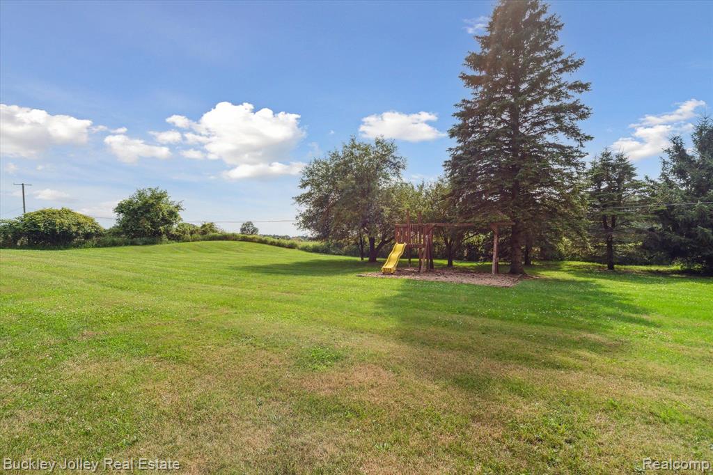 5649 Byron Road Howell, MI 48855 - Photo 9 of 29