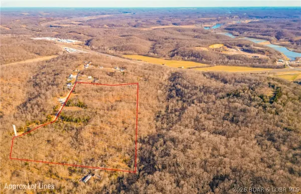 $420,000 | 1 Oak Hill Forest Drive, Eldon, MO 65026