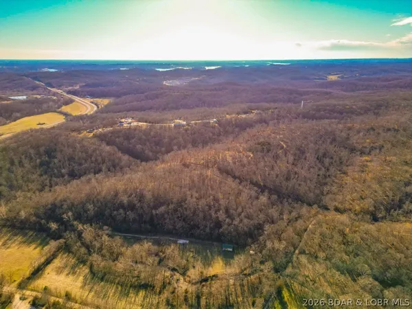 $420,000 | 1 Oak Hill Forest Drive, Eldon, MO 65026