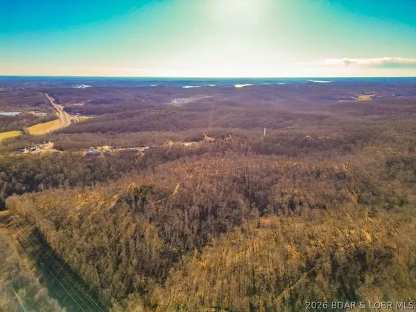 $420,000 | 1 Oak Hill Forest Drive, Eldon, MO 65026