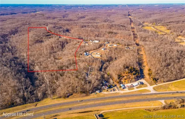 $420,000 | 1 Oak Hill Forest Drive, Eldon, MO 65026