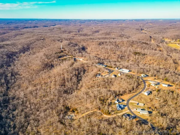 $420,000 | 1 Oak Hill Forest Drive, Eldon, MO 65026