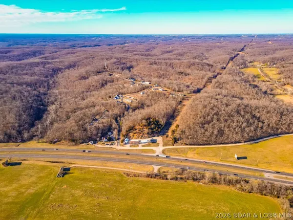 $420,000 | 1 Oak Hill Forest Drive, Eldon, MO 65026