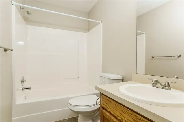 $2,120 | 606 South Sunset Lane, Raymore, MO 64083