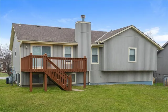 $2,120 | 606 South Sunset Lane, Raymore, MO 64083