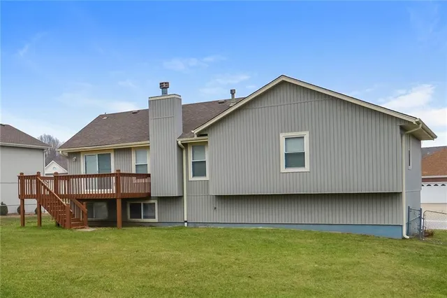 $2,120 | 606 South Sunset Lane, Raymore, MO 64083