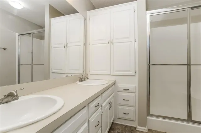 $2,120 | 606 South Sunset Lane, Raymore, MO 64083