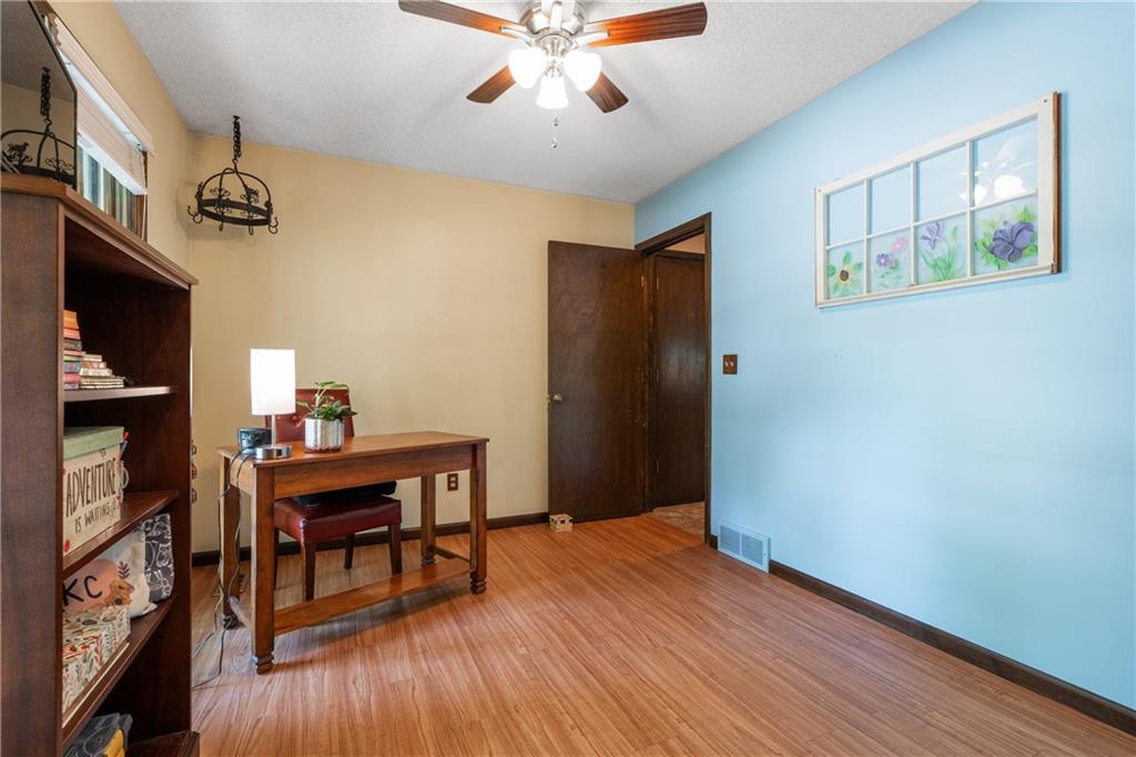 11524 Rosehill Road Overland Park, KS 66210 - Photo 19 of 32