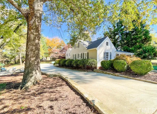 a view of a front of house with a street