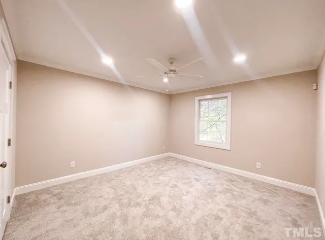 a view of backyard of the house