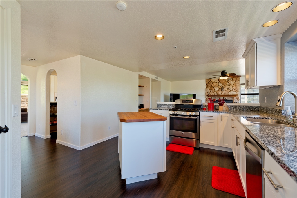 10398 Lilac Ridge Road Escondido, CA 92026 - Photo 8 of 25