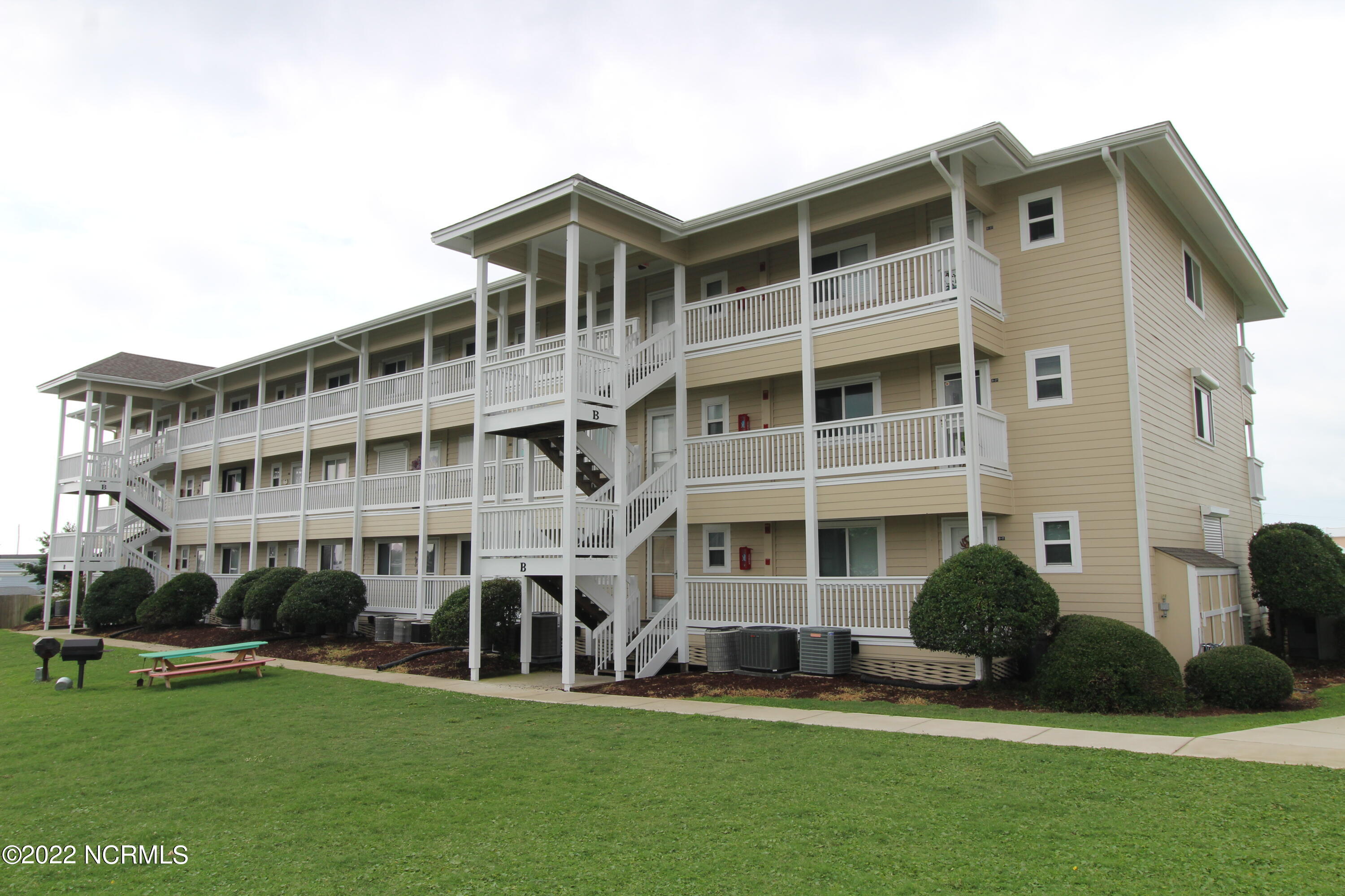 650 Cedar Point Boulevard, Unit B27 Cedar Point, NC 28584 - Photo 1 of 14 front