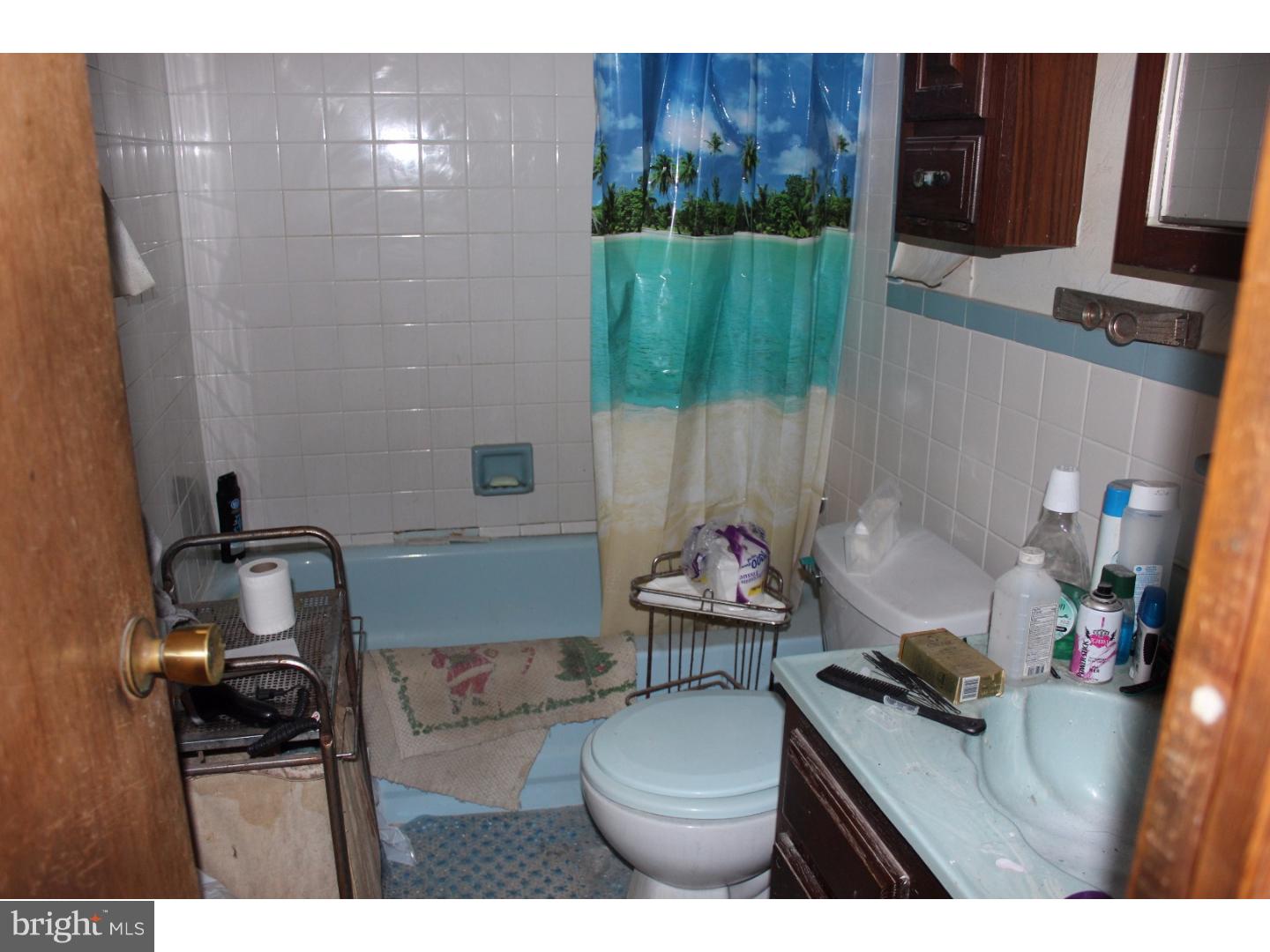 1717 Tasker Street Philadelphia, PA 19145 - Photo 13 of 25 Bathroom