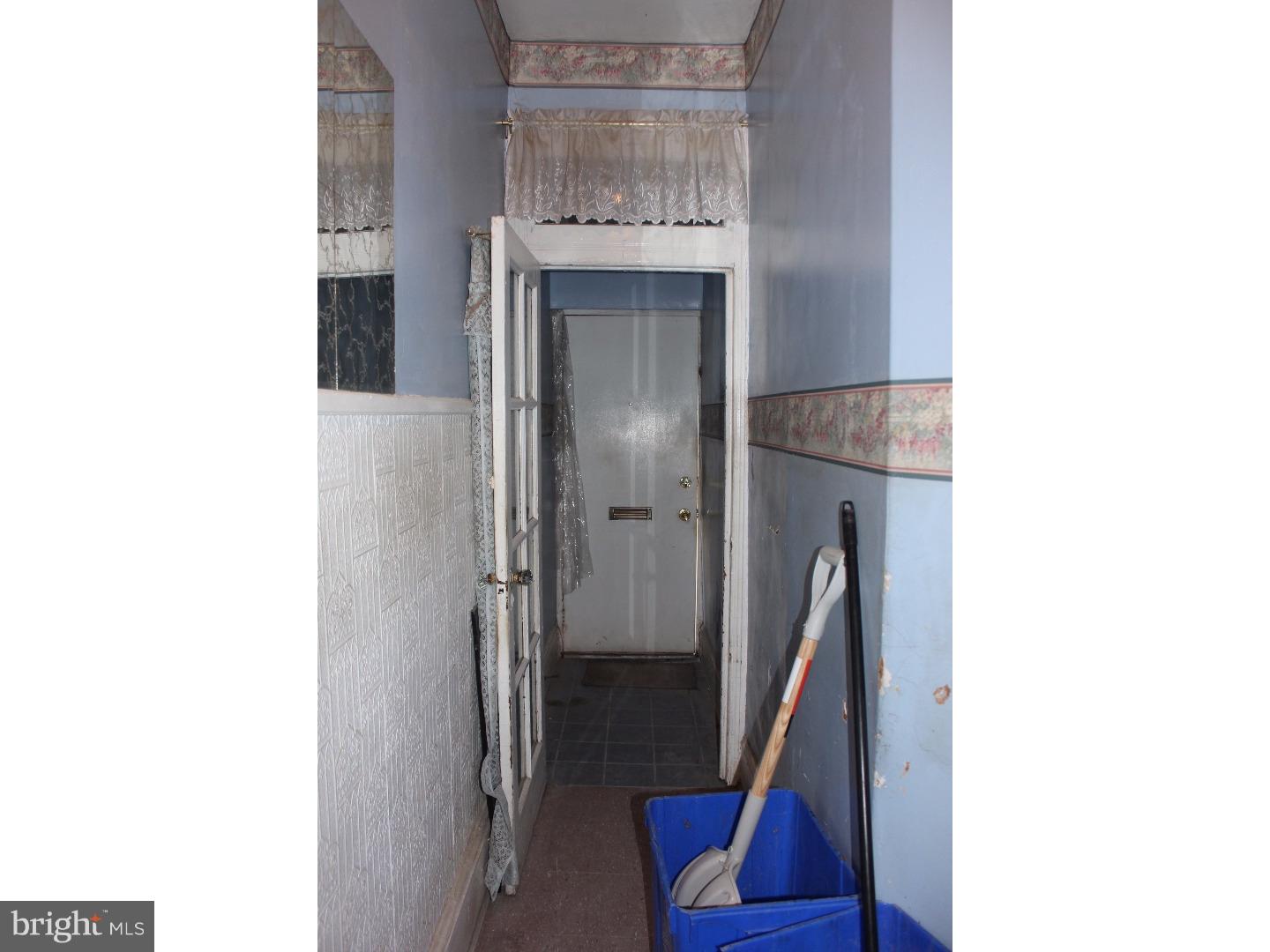 1717 Tasker Street Philadelphia, PA 19145 - Photo 4 of 25 Foyer