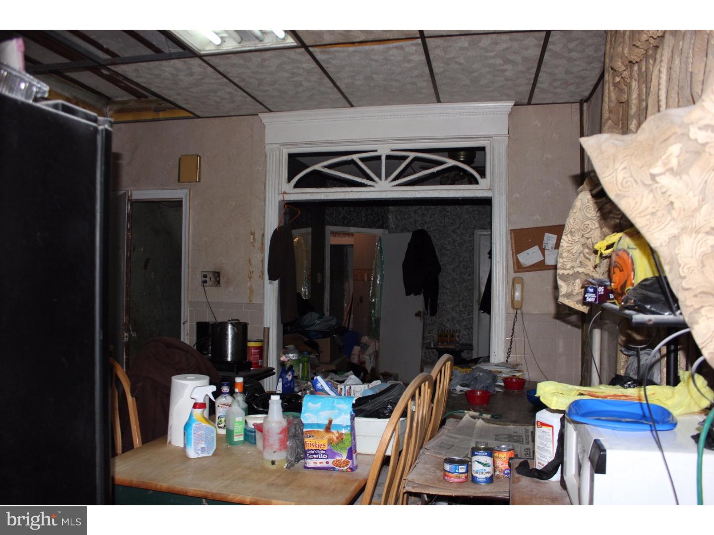 1717 Tasker Street Philadelphia, PA 19145 - Photo 6 of 25 Living Room
