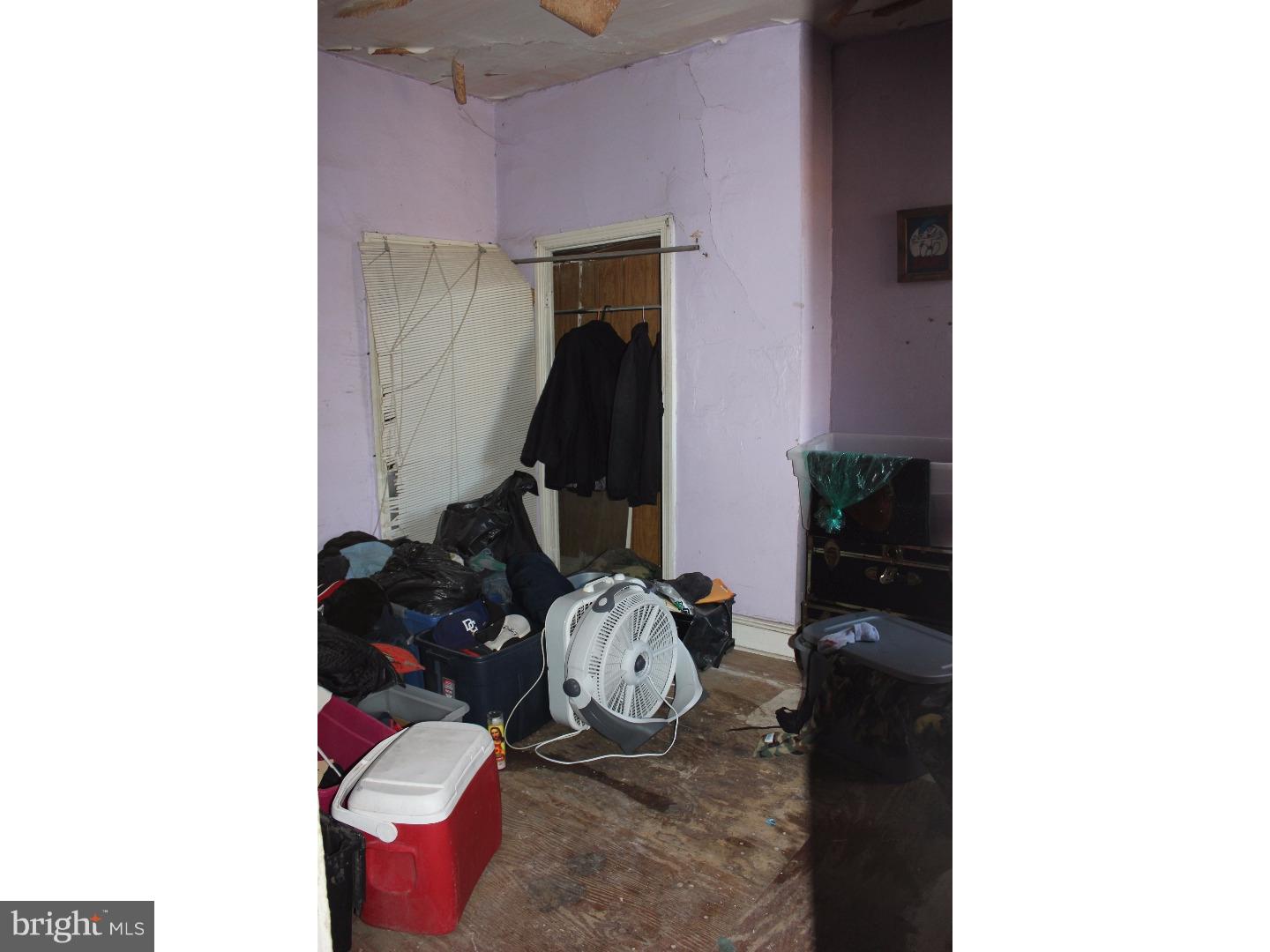 1717 Tasker Street Philadelphia, PA 19145 - Photo 8 of 25 Living Room