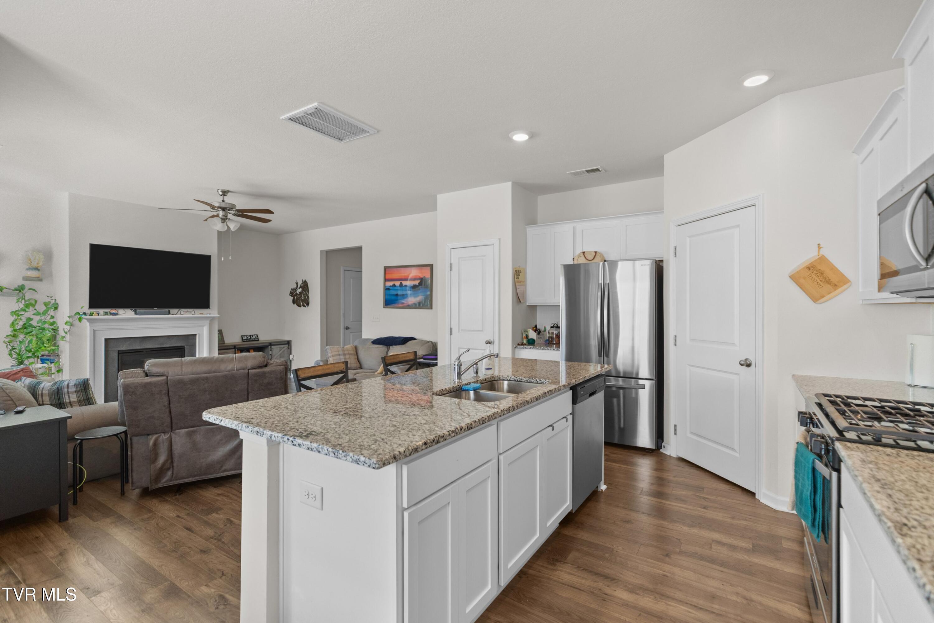 573 Cliff Street Morristown, TN 37814 - Photo 11 of 32 011-573CliffStreet-Morristown-TN-37814-S