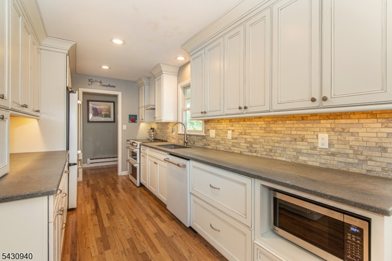 136 South Road Randolph, NJ 07945 - Photo 4 of 27