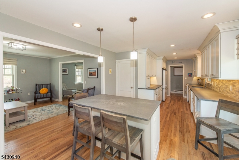 136 South Road Randolph, NJ 07945 - Photo 5 of 27