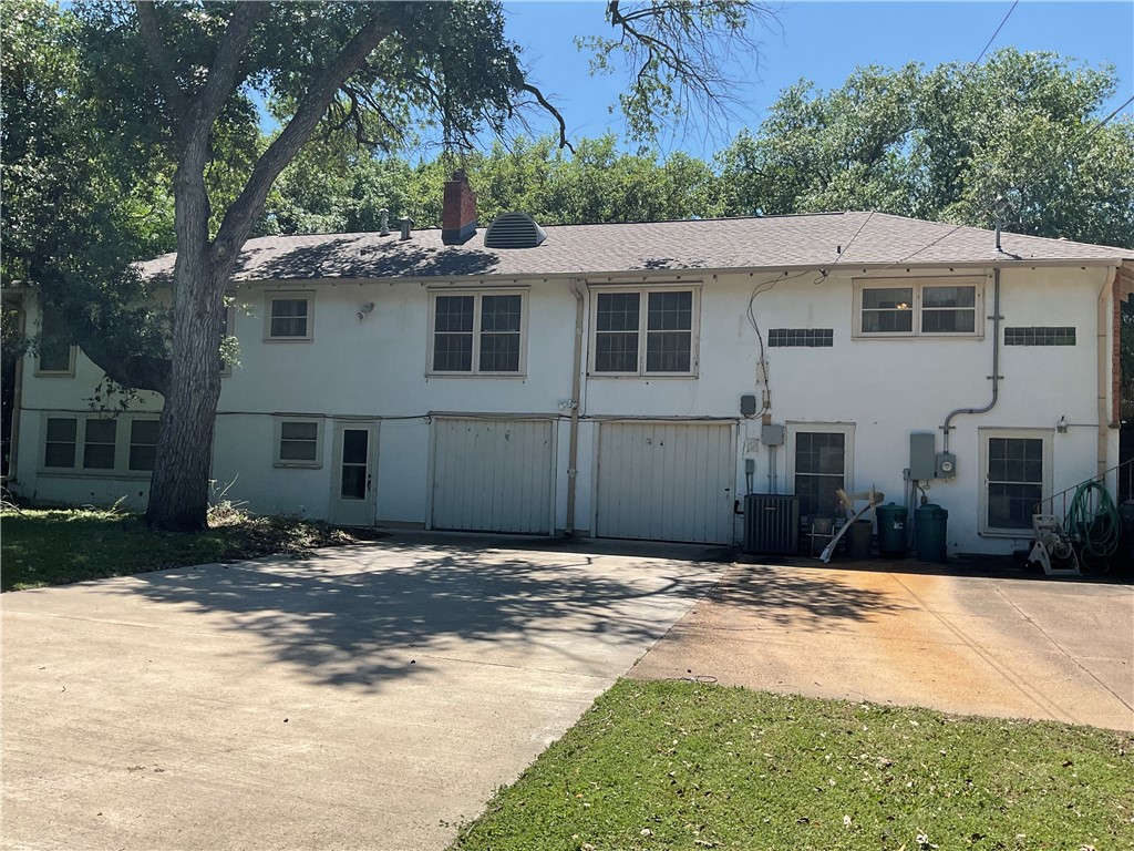 207 Castle Avenue Waco, TX 76710 - Photo 22 of 24 a view of a house with a yard