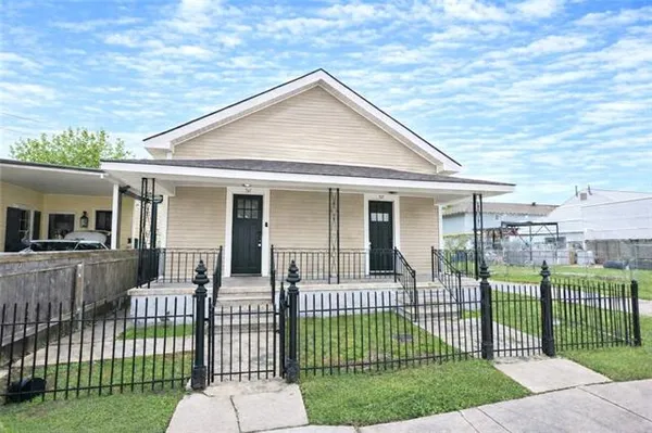 $1,350 | 527 3rd Street, Gretna, LA 70053