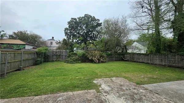 $1,350 | 527 3rd Street, Gretna, LA 70053
