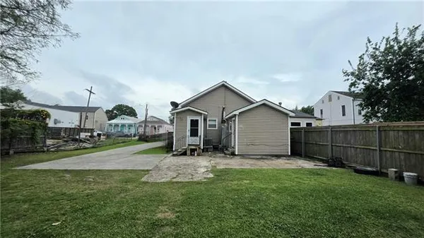 $1,350 | 527 3rd Street, Gretna, LA 70053