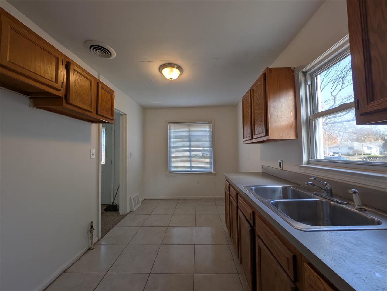 305 South South Street Rochester, MI 48307 - Photo 10 of 16