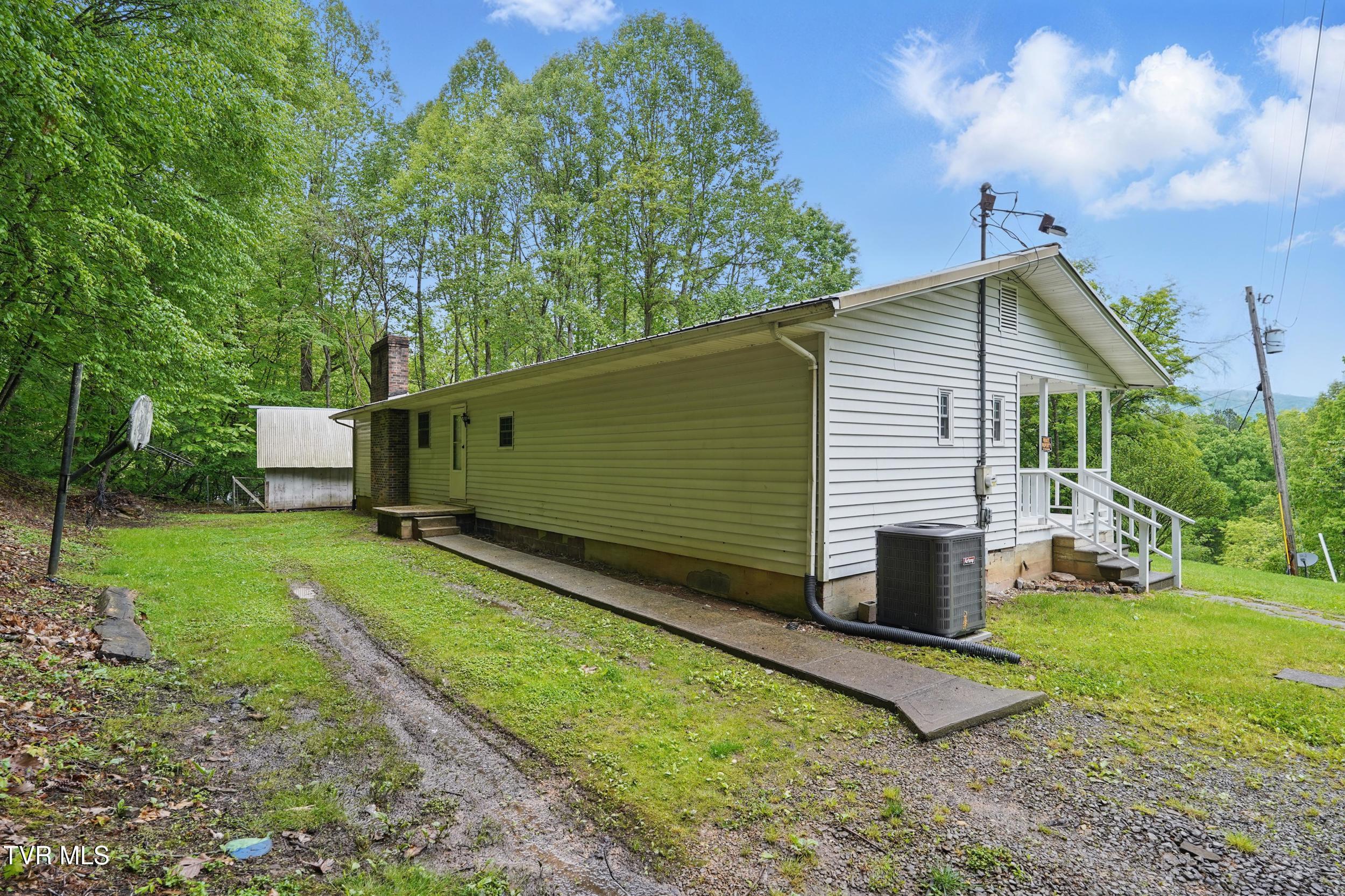 430 Arrowhead Drive Duffield, VA 24244 - Photo 2 of 25 ARW01254