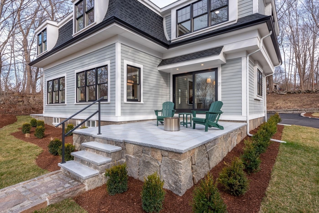 7 Colburn Street Gloucester, MA 01930 - Photo 13 of 39