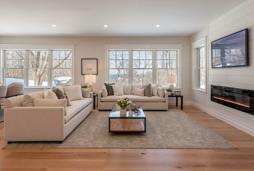 7 Colburn Street Gloucester, MA 01930 - Photo 14 of 38