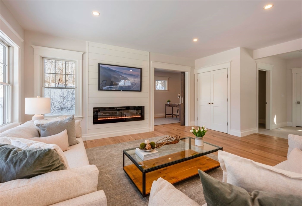 7 Colburn Street Gloucester, MA 01930 - Photo 15 of 38