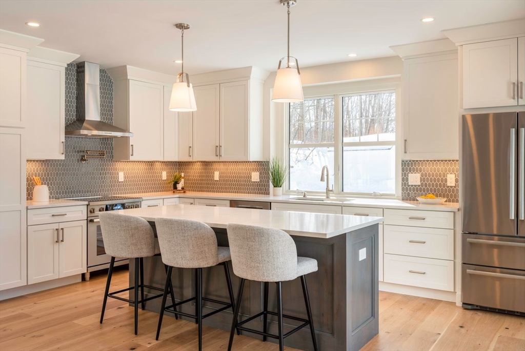 7 Colburn Street Gloucester, MA 01930 - Photo 6 of 38