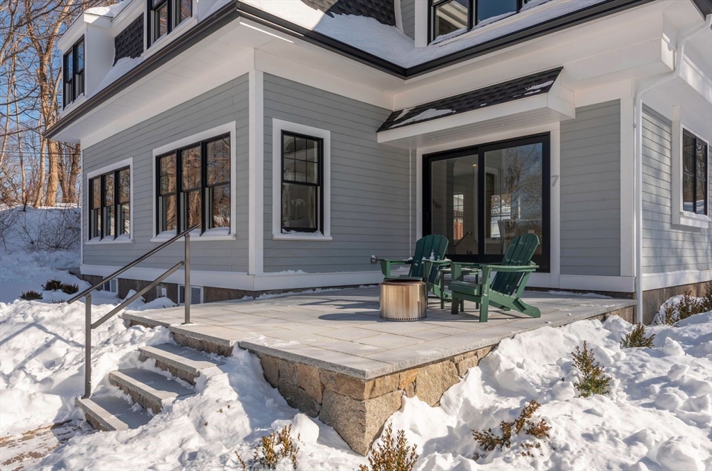 7 Colburn Street Gloucester, MA 01930 - Photo 10 of 38