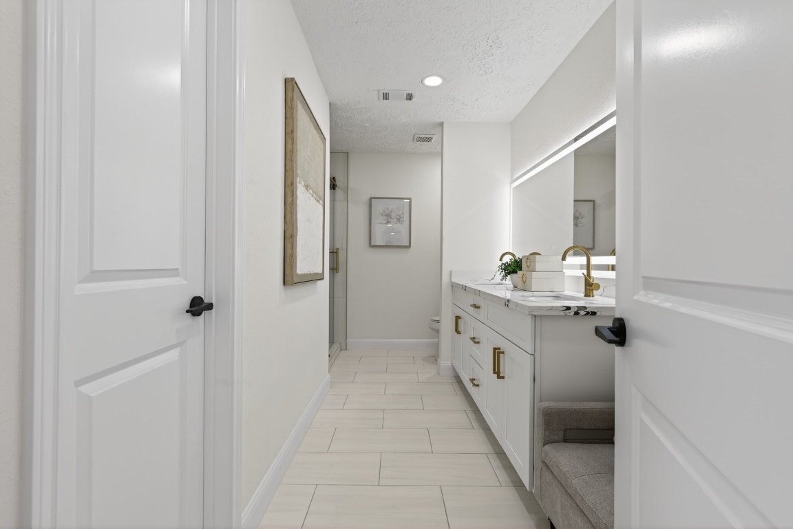 6207 Rollingbrook Drive Houston, TX 77096 - Photo 19 of 47