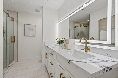 $447,000 | 6207 Rollingbrook Drive, Houston, TX 77096