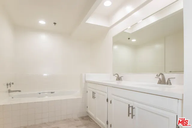 $6,350 | 410 South Barrington Avenue, Unit 205, Los Angeles, CA 90049