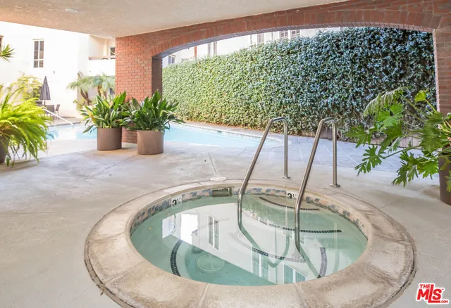 $6,350 | 410 South Barrington Avenue, Unit 205, Los Angeles, CA 90049