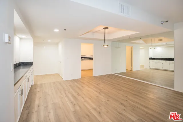 $6,350 | 410 South Barrington Avenue, Unit 205, Los Angeles, CA 90049